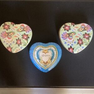 Brighton Floral Heart Shaped Lidded Tin Trinket Box 💕💜💙